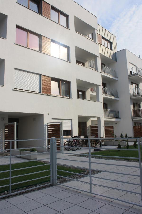 Swinoujscie Platan Patio 2- Berry Apartments Exterior photo