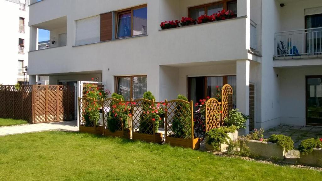 Swinoujscie Platan Patio 2- Berry Apartments Exterior photo