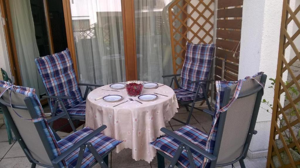 Swinoujscie Platan Patio 2- Berry Apartments Exterior photo